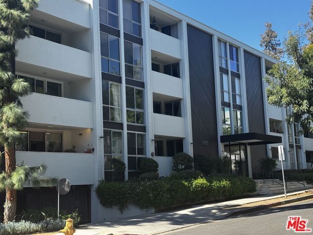 1015 N Kings Road 301, West Hollywood, CA 90069