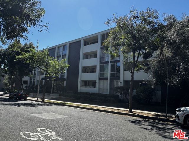 1015 N Kings Road 301, West Hollywood, CA 90069