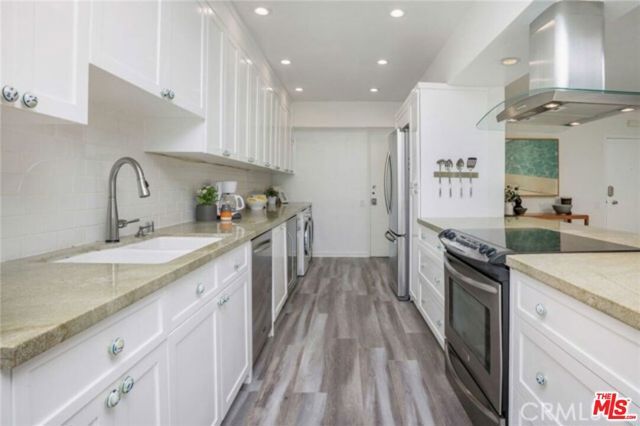 1015 N Kings Road 301, West Hollywood, CA 90069