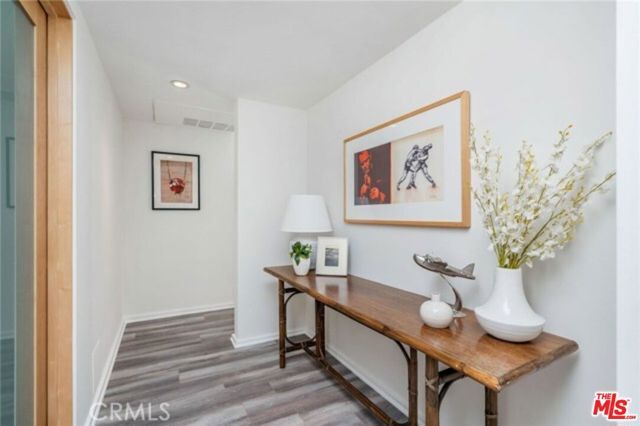 1015 N Kings Road 301, West Hollywood, CA 90069