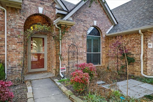 829 Greenwood Drive, Burleson, TX 76028