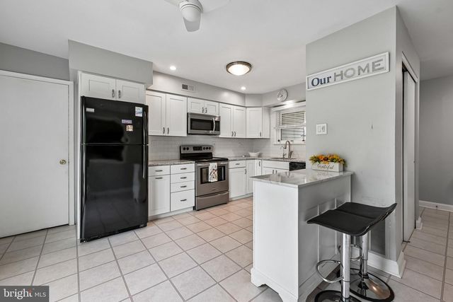 11 OLD MILL RD, Sewell, NJ 08080