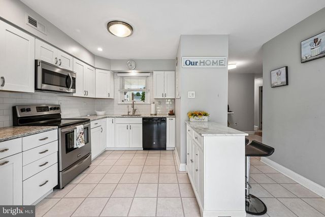 11 OLD MILL RD, Sewell, NJ 08080