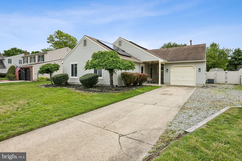 11 OLD MILL RD, Sewell, NJ 08080