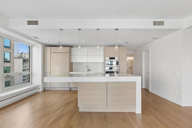 57 E Delaware Place 1802, Chicago, IL 60611