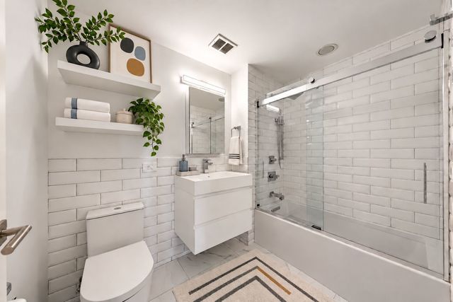 57 E Delaware Place 1802, Chicago, IL 60611