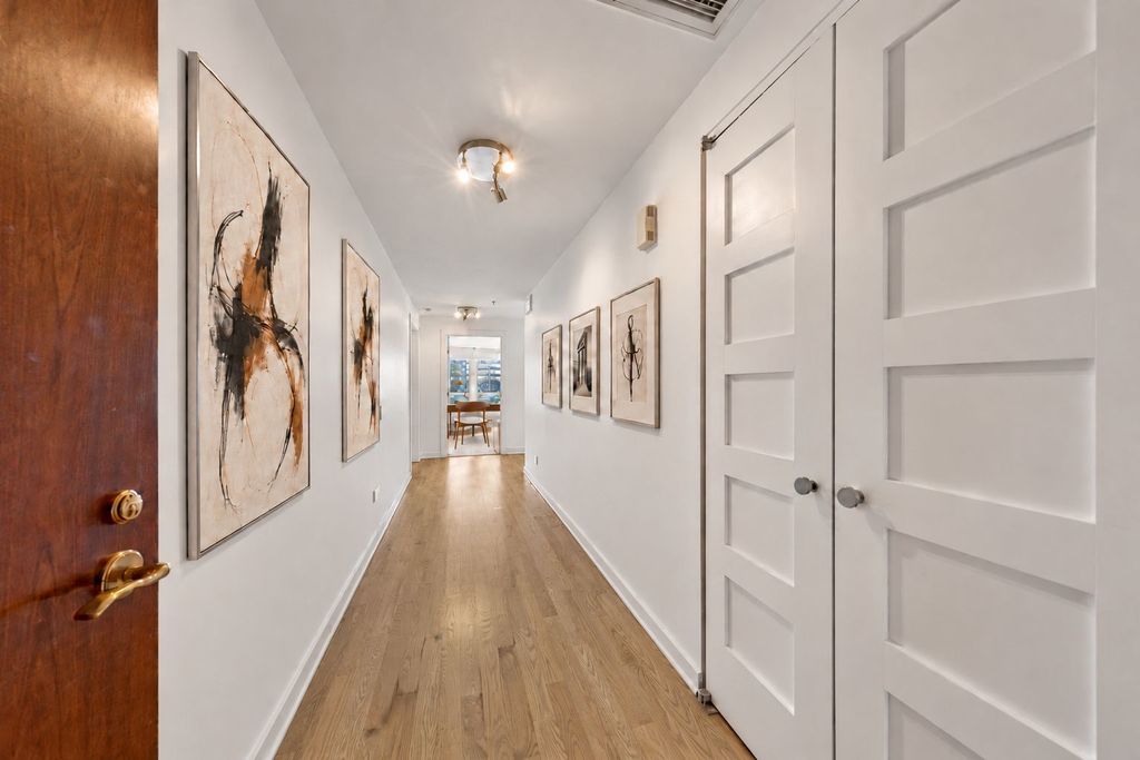 57 E Delaware Place 1802, Chicago, IL 60611 — photo 2