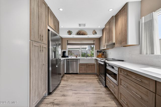 975 E LOBSTER TRAP Lane, Tempe, AZ 85283
