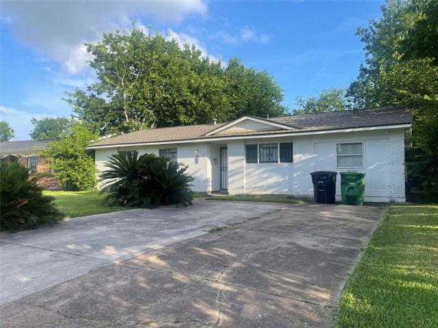 5250 Dumore Drive, Houston, TX 77048