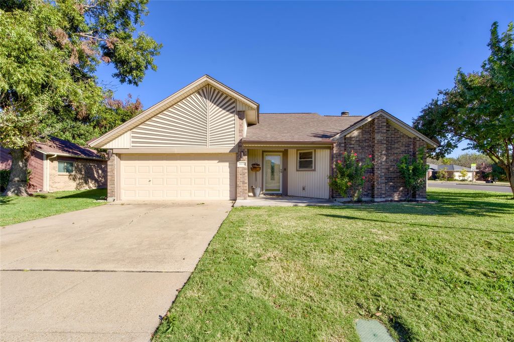 10150 Little Valley Road, Fort Worth, TX 76108