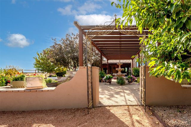 171 San Marcos Loop, Santa Fe, NM 87508