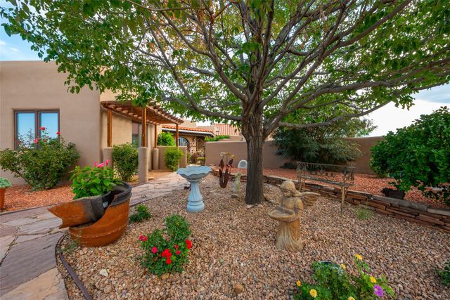 171 San Marcos Loop, Santa Fe, NM 87508