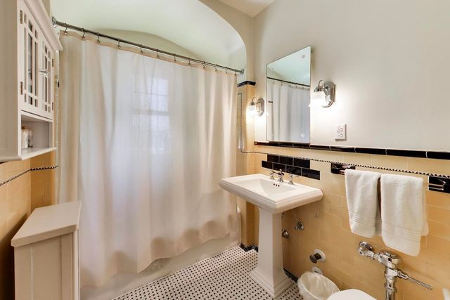 530 Washington Boulevard 3W, Oak Park, IL 60302