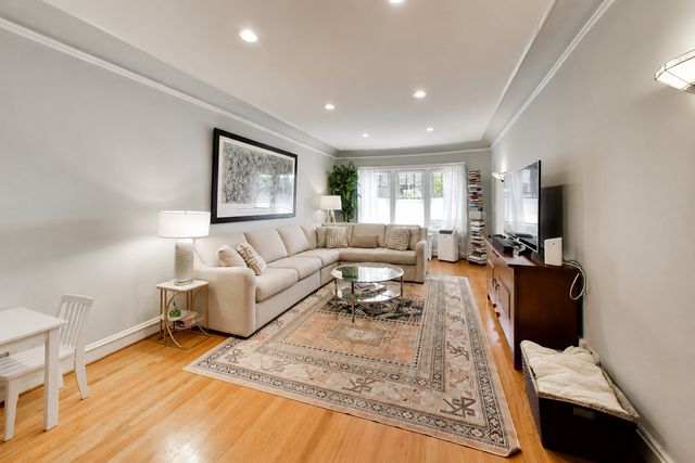 530 Washington Boulevard 3W, Oak Park, IL 60302