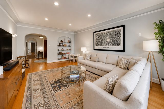 530 Washington Boulevard 3W, Oak Park, IL 60302