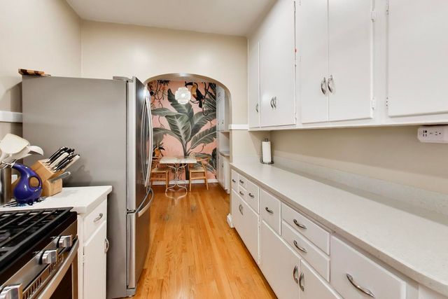 530 Washington Boulevard 3W, Oak Park, IL 60302