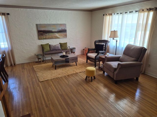 404 7th Ave SE, Oelwein, IA 50662