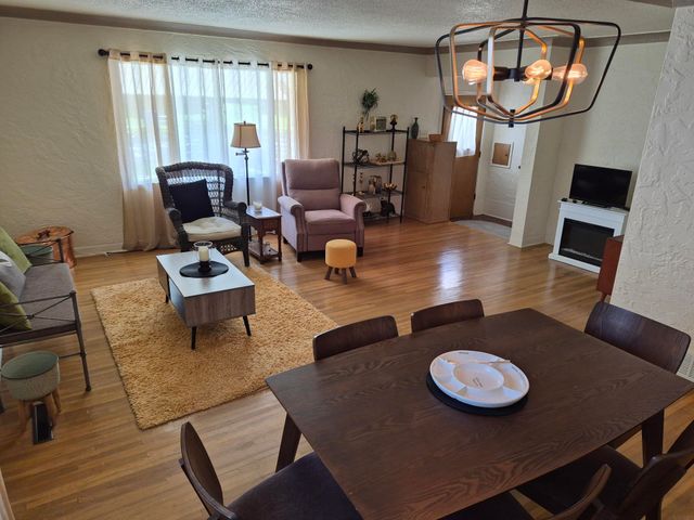 404 7th Ave SE, Oelwein, IA 50662