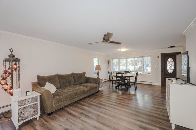 31 Grove Avenue, Salem, NH 03079