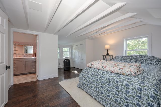 31 Grove Avenue, Salem, NH 03079