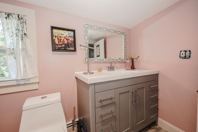 31 Grove Avenue, Salem, NH 03079
