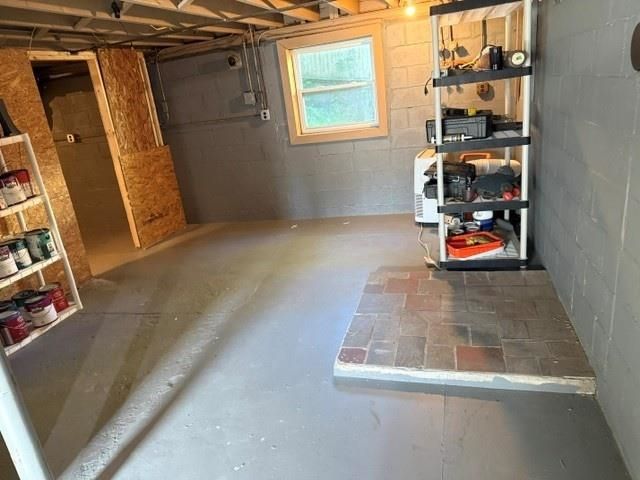31 Grove Avenue, Salem, NH 03079
