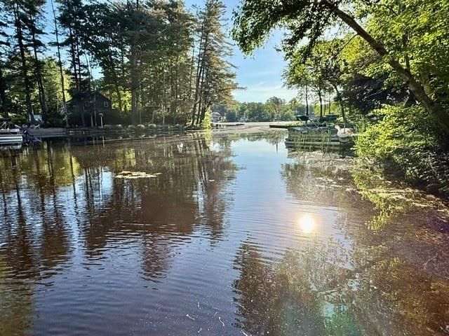 31 Grove Avenue, Salem, NH 03079