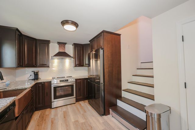 31 Grove Avenue, Salem, NH 03079