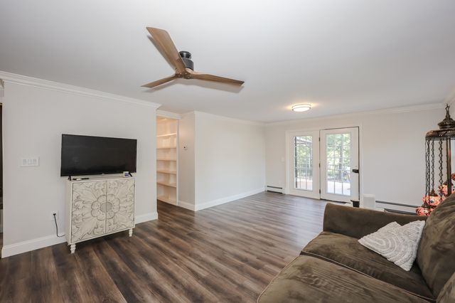 31 Grove Avenue, Salem, NH 03079