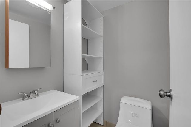 9725 S Karlov Avenue 305, Oak Lawn, IL 60453