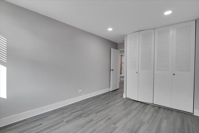 9725 S Karlov Avenue 305, Oak Lawn, IL 60453