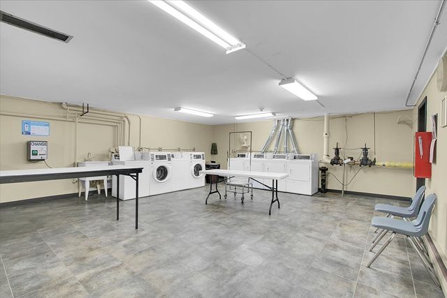 9725 S Karlov Avenue 305, Oak Lawn, IL 60453