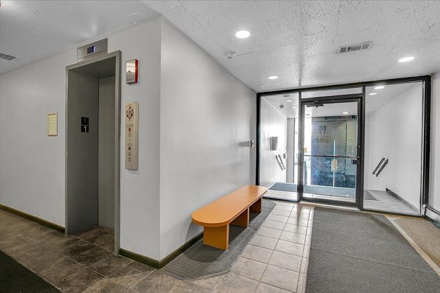 9725 S Karlov Avenue 305, Oak Lawn, IL 60453