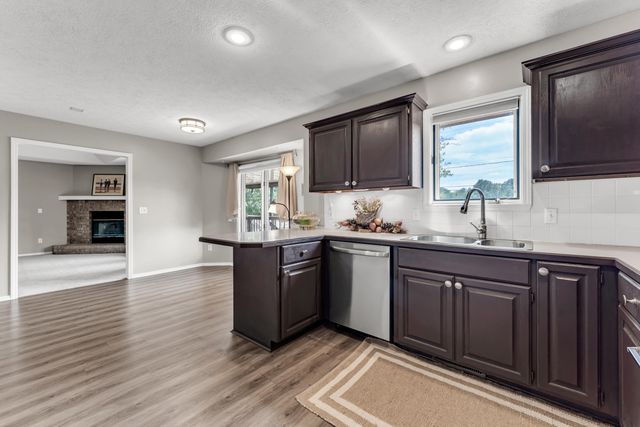 1420 West Deerfield Street, Springfield, MO 65807
