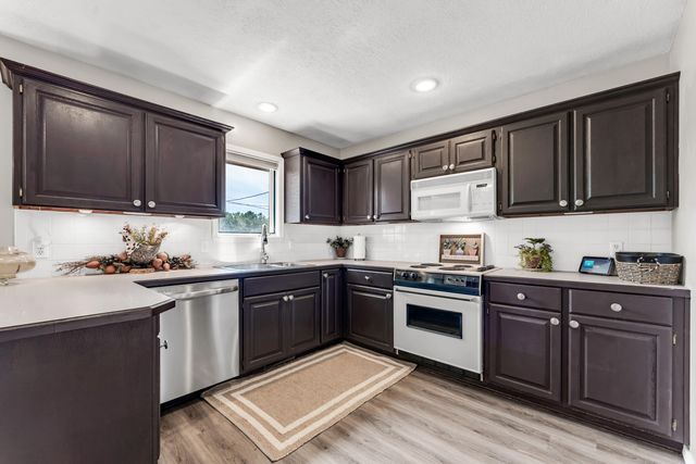 1420 West Deerfield Street, Springfield, MO 65807