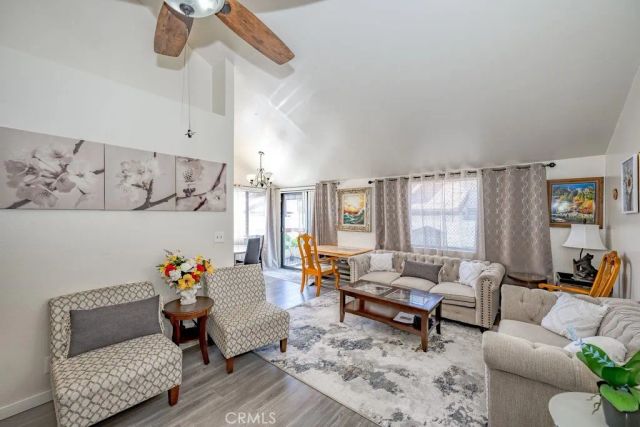 27919 Sarabande 422, Canyon Country, CA 91387