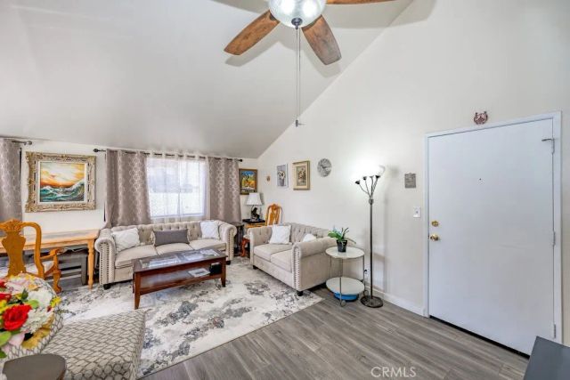 27919 Sarabande 422, Canyon Country, CA 91387