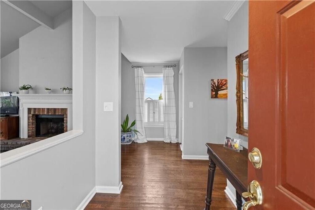 1055 Club Place NE, Atlanta, GA 30319 — photo 5