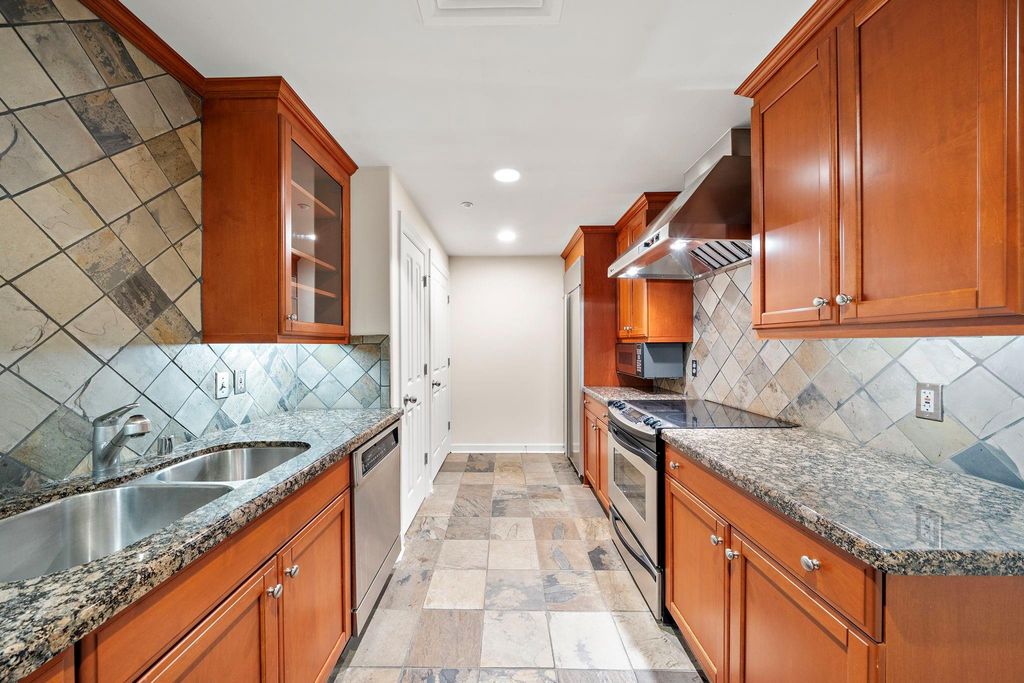 914 Main Street 1603, Houston, TX 77002