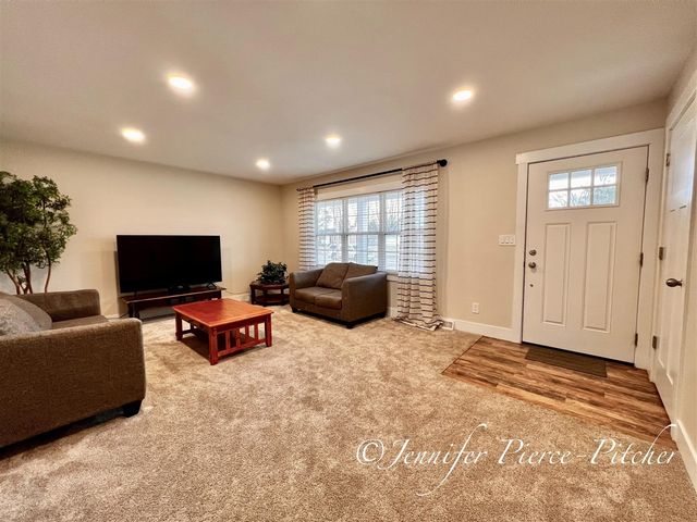 7439 Eastlane Avenue, Jenison, MI 49428