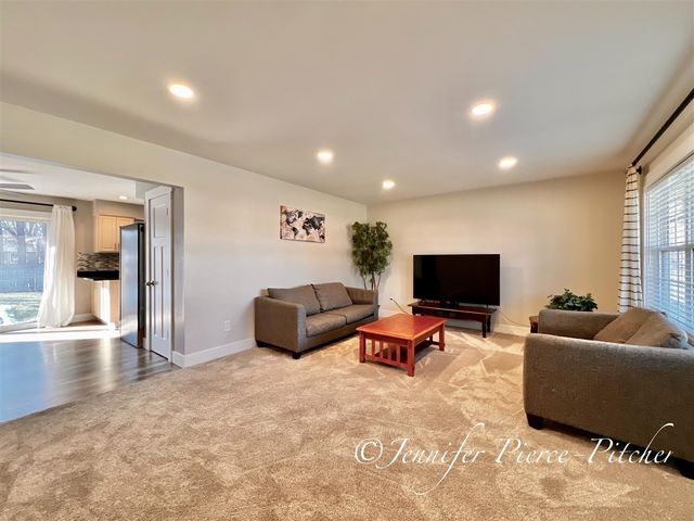 7439 Eastlane Avenue, Jenison, MI 49428