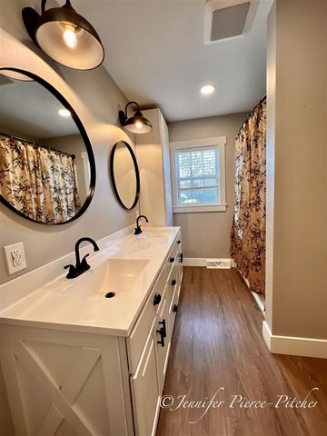 7439 Eastlane Avenue, Jenison, MI 49428