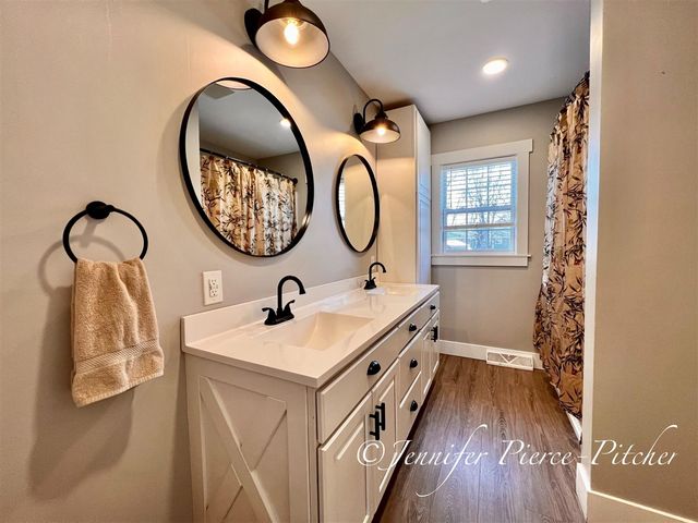 7439 Eastlane Avenue, Jenison, MI 49428