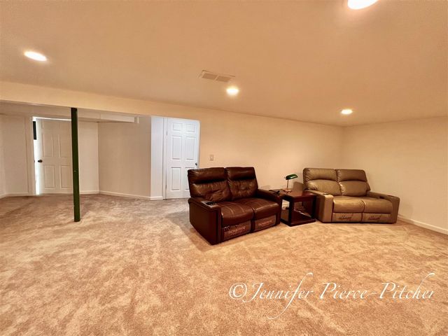 7439 Eastlane Avenue, Jenison, MI 49428