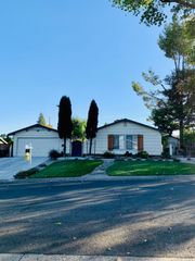8136 Waikiki Dr, Fair Oaks, CA 95628