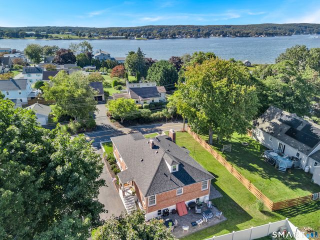 69 Niantic River Road, Waterford, CT 06385