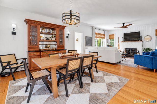 69 Niantic River Road, Waterford, CT 06385