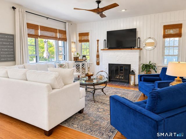 69 Niantic River Road, Waterford, CT 06385