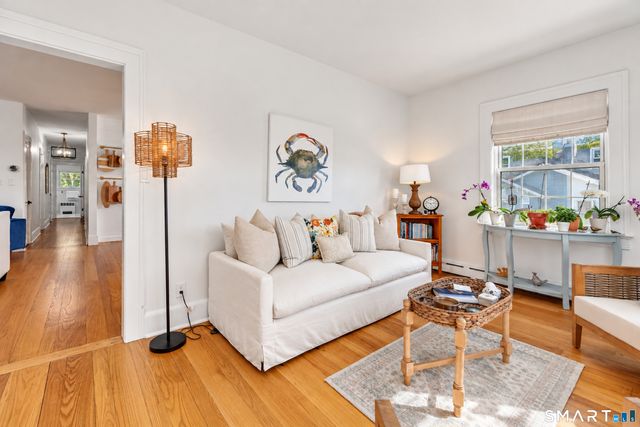 69 Niantic River Road, Waterford, CT 06385