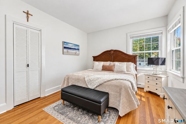 69 Niantic River Road, Waterford, CT 06385
